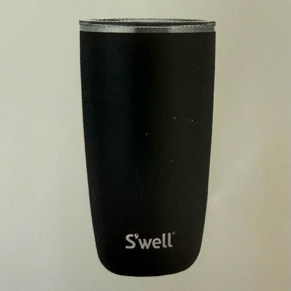 S'well Matte Black Tumbler 18oz NWT